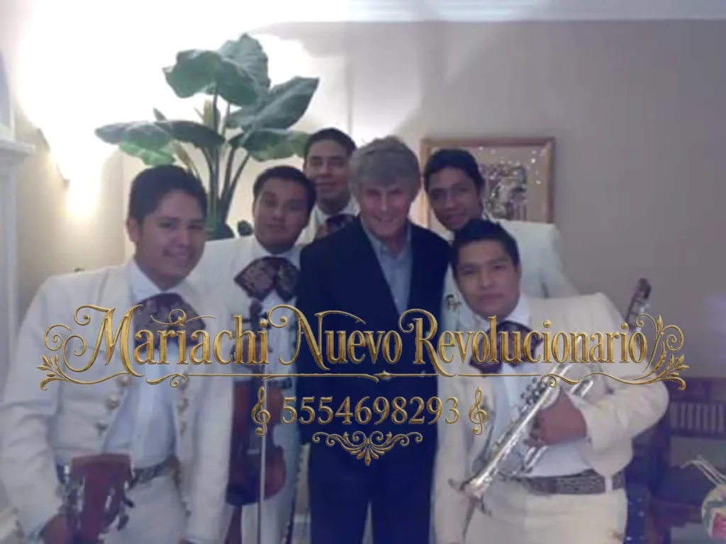 Grupo de mariachis en evento privado con un director técnico de futbol